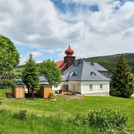Fara * Dolni Mala Upa